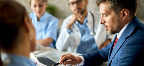 services aux professionnels, collectif, retraite, prevoyance, santé, trésorerie entreprise